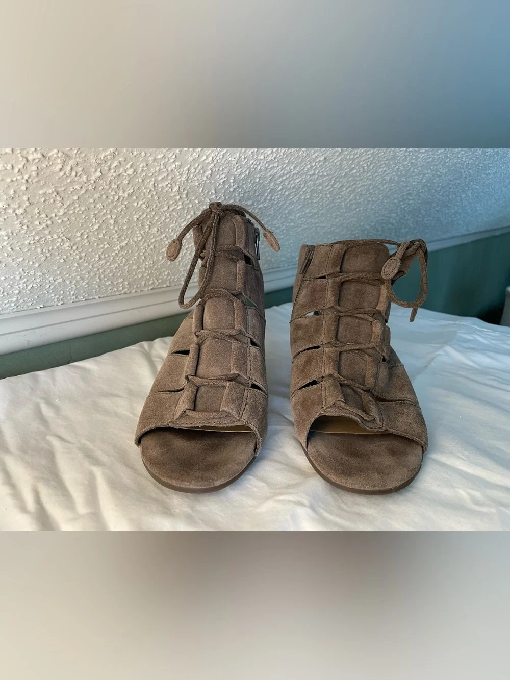 Vionic Bristol Suede Lace-Up Block Herl Sandals Gray/Tan - Size 7.5